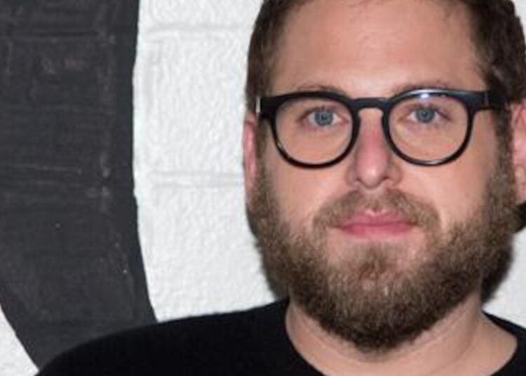 Jonah Hill mostra grande transformação de perda de peso ao filmar um novo filme