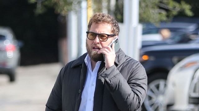 Jonah Hill parece irreconhecível após uma grande transformação no conjunto de filmes