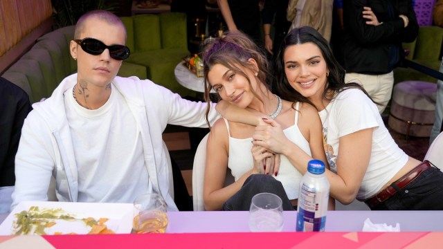 Justin Bieber abraçando Hailey e Kendall é 'todo amor'