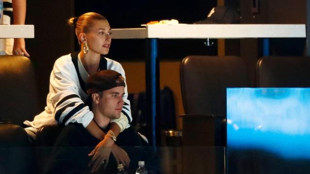 Justin Bieber e Hailey Bieber têm Internet em estrangulamento com foto de beijo