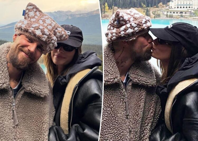 Justin Bieber e sua esposa Hailey viajam à beira do lago