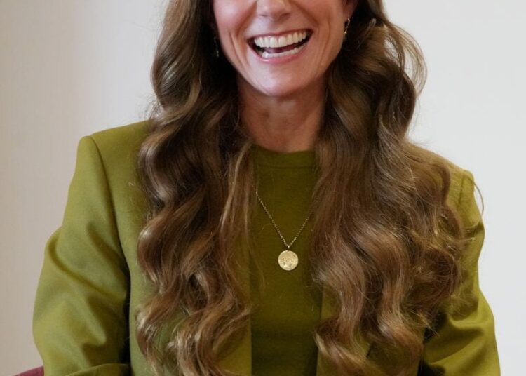 Kate Middleton escolhe um design de Victoria Beckham em seu grande dia
