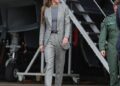 Kate Middleton parece elegante em um terno cinza enquanto visita a RAF Coningsby pela primeira vez - e tem um significado profundamente pessoal para o real