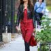 Katie Holmes eleva suas leggings com estilos vermelhos de tomate menina