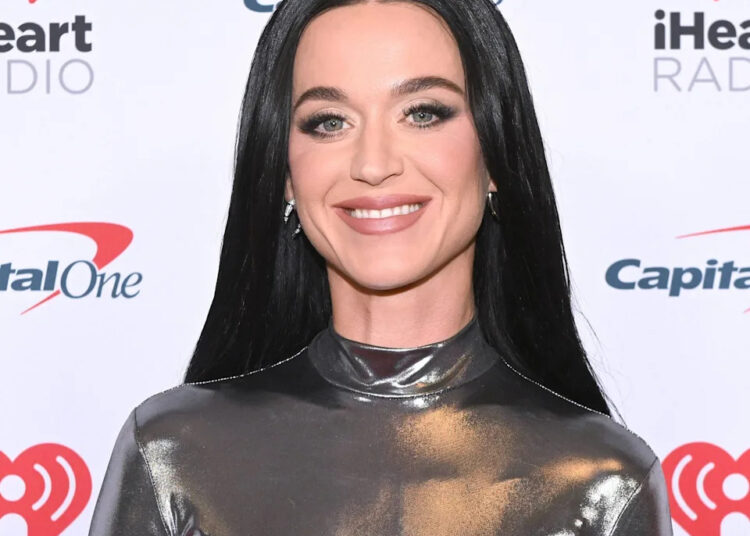 Katy Perry supostamente ‘muito feliz’ em seu romance com Justin Trudeau: ‘Ela está realmente interessada’