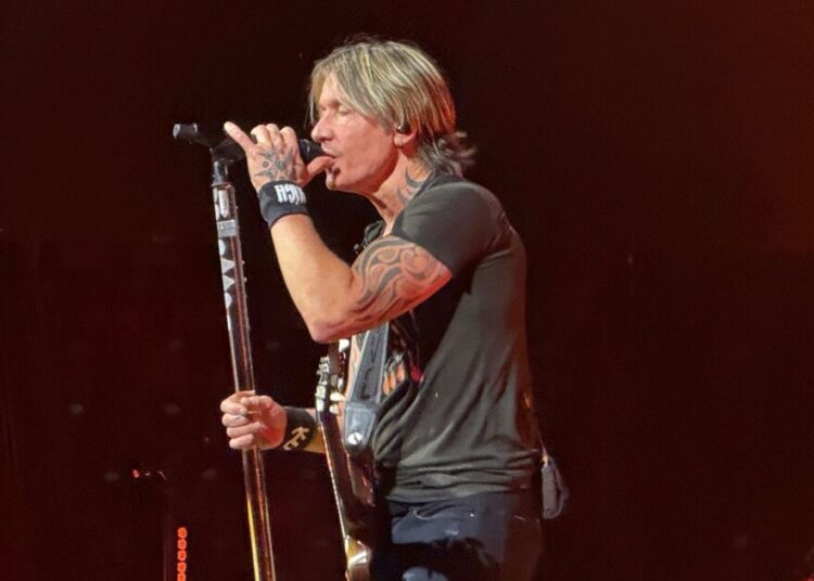 Keith Urban Ditches anel de casamento pela primeira vez desde a divisão do casamento - notícias de celebridades - entretenimento