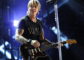 Keith Urban esquece a letra de sua própria música em meio ao divórcio de Nicole Kidman