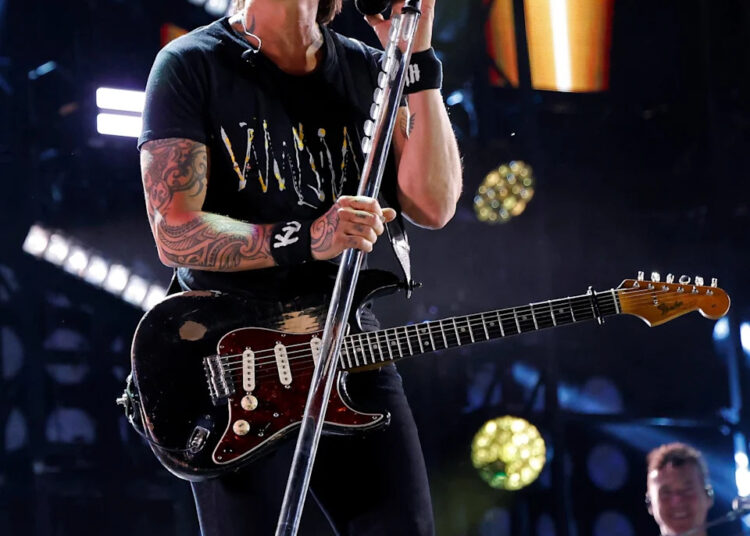 Keith Urban remove a canção de amor inspirada em Nicole Kidman 'The Fighter' da Setlist de concertos em meio a divórcio