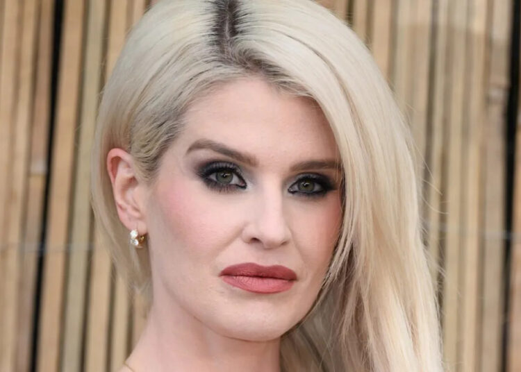 Kelly Osbourne lamenta a perda devastadora meses após a morte do pai Ozzy