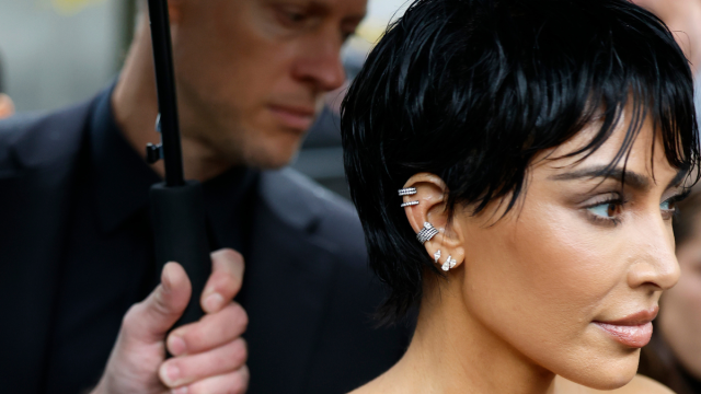 Kim Kardashian debutes Pixie Hairstyle em novas fotos