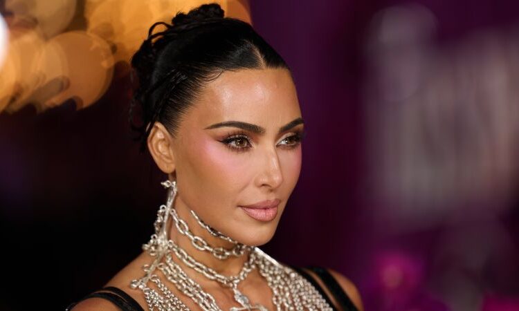 Kim Kardashian revela que teve um aneurisma na nova temporada de ‘The Kardashians’