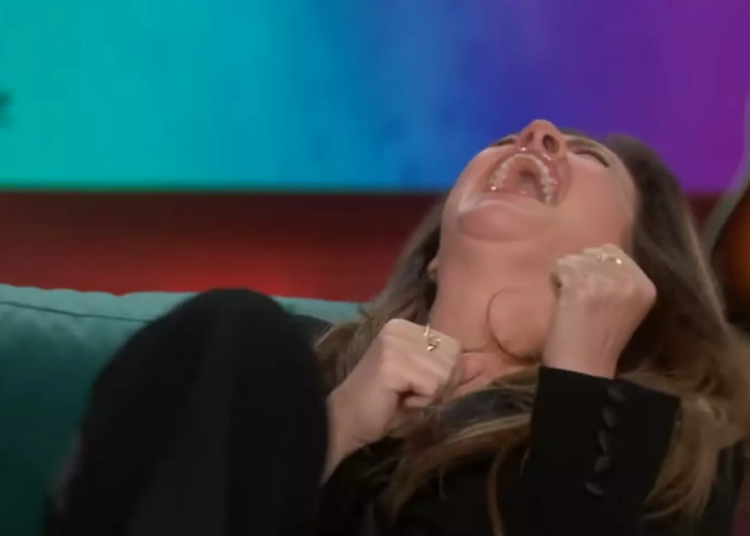 Kelly Clarkson definitivamente achou engraçado (YouTube/The Kelly Clarkson Show)