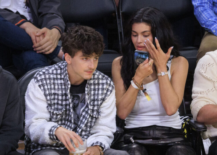 Kylie Jenner acusada de parecer ‘entediada’ no jogo dos Yankees com o namorado Timothee Chalamet – Star Magazine
