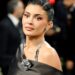 Kylie Jenner cumpre a profecia de Charli XCX: lançar música pop