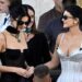 Kylie Jenner rouba os holofotes enquanto conserta o vestido de Kendall Jenner