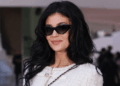 Kylie Jenner vira cabeças em Paris com jaqueta de grandes dimensões e pepito combinar