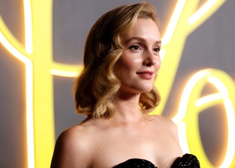 Leighton Meester fica loiro de Hollywood na estreia de 'I Love LA'