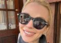 Lindsay Lohan chama a atenção com uma selfie chique com óculos de sol