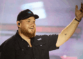 Luke Combs fica honesto ao lançar a primeira nova música em 'algum tempo'