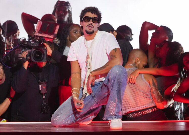 MAGA quer uma alternativa 'All American' Bad Bunny. Doações são bem-vindas.