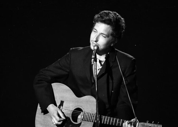 Madonna diz que este clássico de Bob Dylan 'a faz chorar todas as vezes'