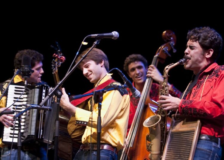 Maior doação individual na história da UNCSA rende novo programa de música de raiz | WFAE 90,7