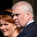 'Mal se mantém unido': a princesa Beatrice e a princesa Eugenie 'profundamente chateadas e envergonhadas' enquanto os escândalos de seus pais empurram o Yorks mais longe do Royal Bold