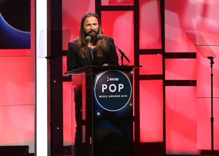 Max Martin obtém o 26º recorde como produtor com o último sucesso de Taylor Swift