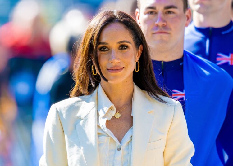 Meghan Markle enfrenta reação depois de postar um vídeo de si mesma na limusine perto do site da princesa Diana's Crash - Star Magazine