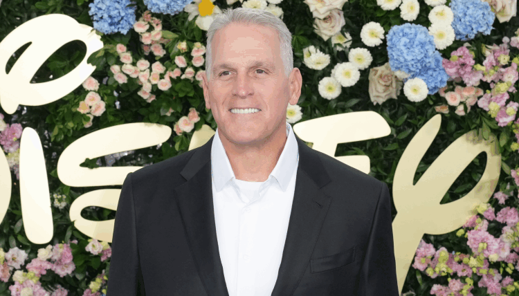 Mel Owens sob ataque após eliminar concorrente que falou sobre o suicídio do ex no The Golden Bachelor