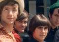 Micky Dolenz revela seu contrato original com os ‘Monkees’ – e os fãs não conseguem acreditar no pagamento