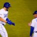 O jogador da primeira base do Kansas City Royals, Eric Hosmer (35), comemora enquanto contorna as bases em direção a ...