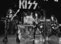 'Mistake', música country do KISS de 50 anos, finalmente lançada - reação dos fãs