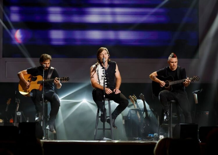 Morgan Wallen derruba o vídeo com tema de acidente de carro para o último sucesso 'I Get Better'