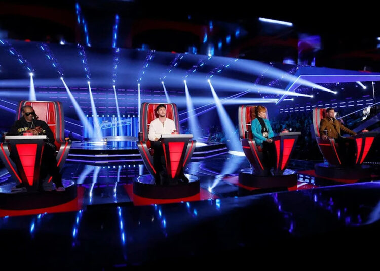 Mulher CT competindo nesta temporada de 'The Voice'. Veja como ela se saiu na rodada de batalhas