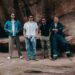 Mumford & Sons e Hozier se unem para lançar o novo single 'Rubber Band Man'