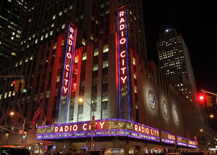 NBCUniversal confirma retorno à Radio City para apresentação inicial de maio de 2026 para compradores de anúncios