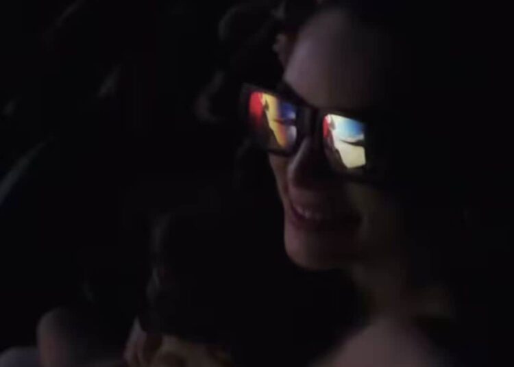 Nadia Ferreira compartilha bons momentos da primeira ida do filho Marquito ao cinema