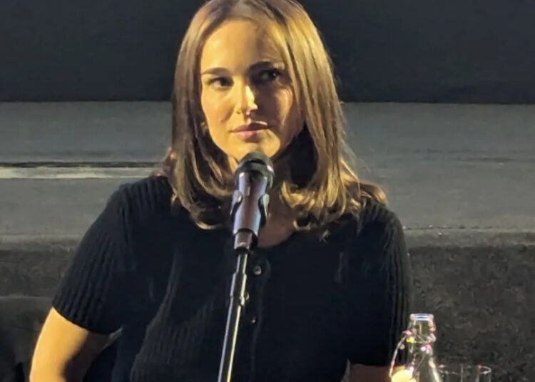 Natalie Portman sobre sua carreira, Diane Keaton e manutenção dos exercícios de bunda do Cisne Negro
