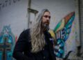 Nate Parrish expande os horizontes da música punk no novo álbum ‘Make Me A Mountain’