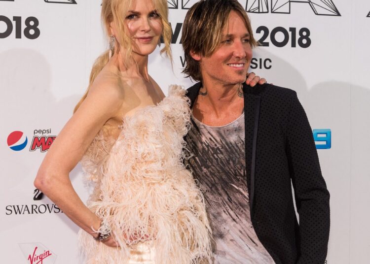 Nicole Kidman 'triste, mas seguindo em frente' como ela é vista pela primeira vez desde o arquivamento do divórcio urbano de Keith - Star Magazine
