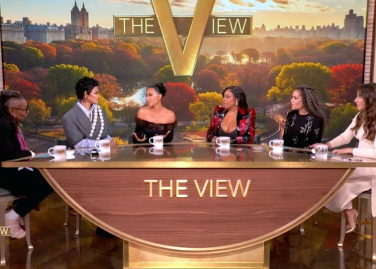 Niecy Nash criticou Whoopi Goldberg por 'bagunçar' a cena do filme no set: 'Quase fui demitido'