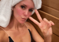 Nina Dobrev usando maiô merece uma segunda olhada