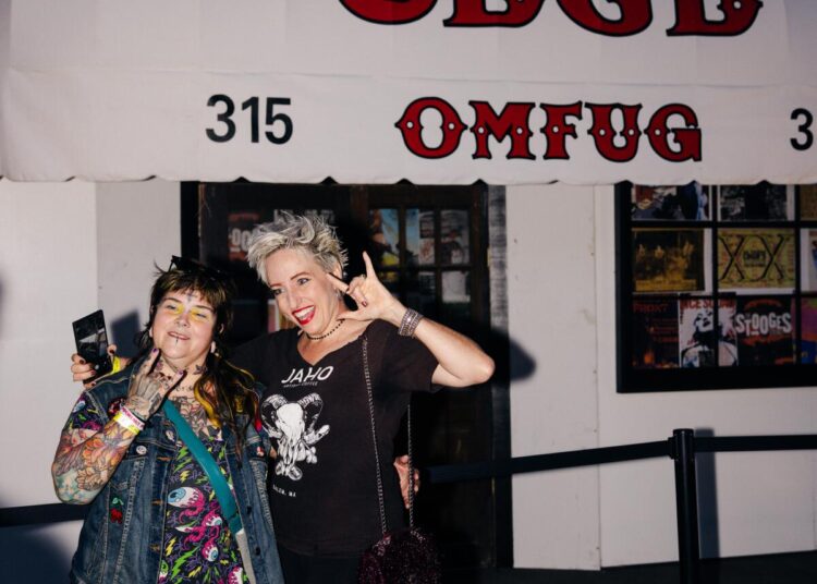 O CBGB Festival permanece fiel às suas raízes com uma noite do passado, presente e futuro de Punk