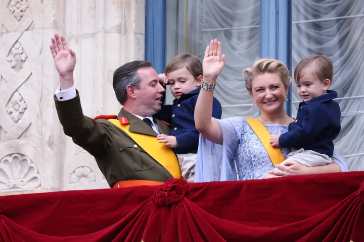 O Grande Duque do Luxemburgo abdica após 25 anos