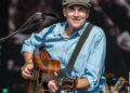 O Pug da lenda dos anos 70, James Taylor, está roubando corações a torto e a direito