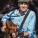 O Pug da lenda dos anos 70, James Taylor, está roubando corações a torto e a direito