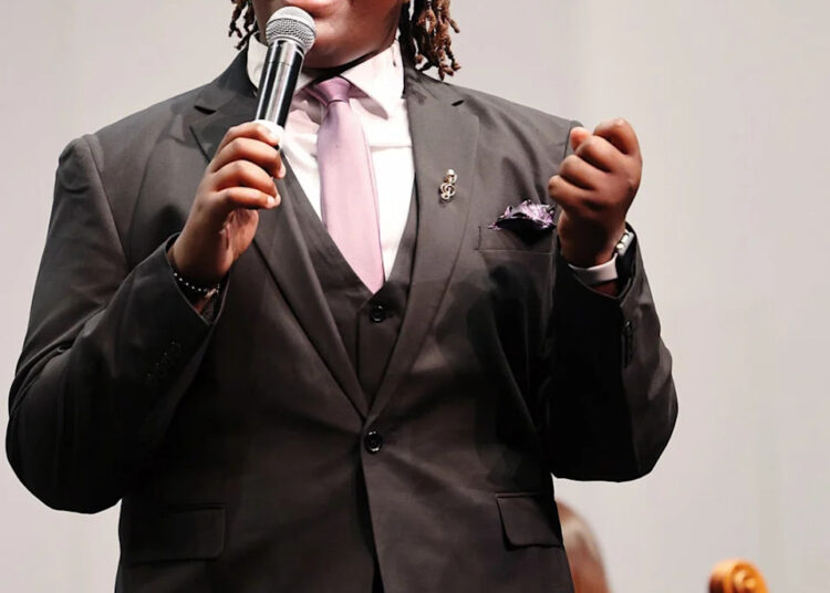 O artista de McKinley, Dajeun Dickerson Jr., é uma estrela regional em ascensão