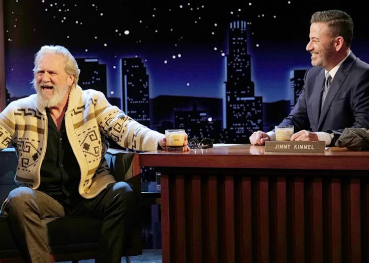 O ator Jeff Bridges diz ao ICE para 'sair das ruas' como o personagem 'The Dude' em 'Jimmy Kimmel Live!'