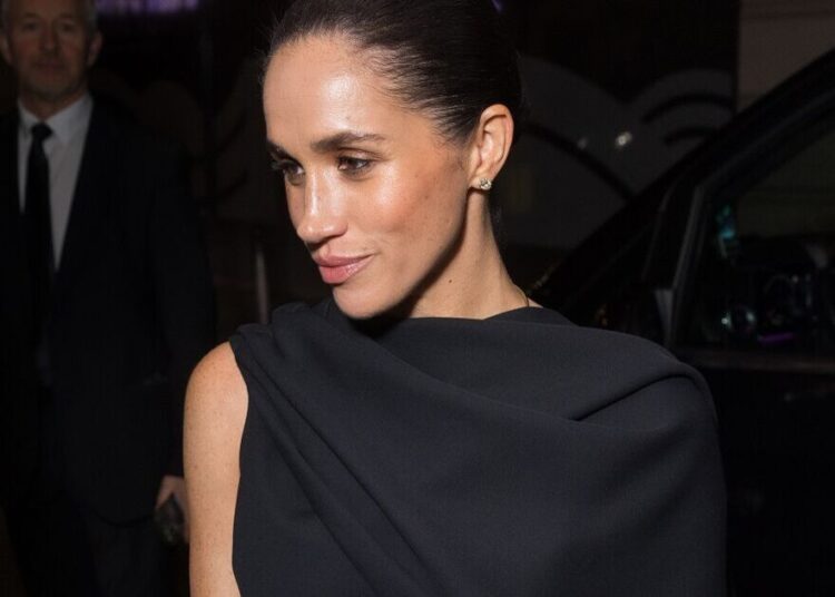 O comportamento 'desconcertante' de Meghan Markle em Paris decodificado por especialista | Real | Notícias